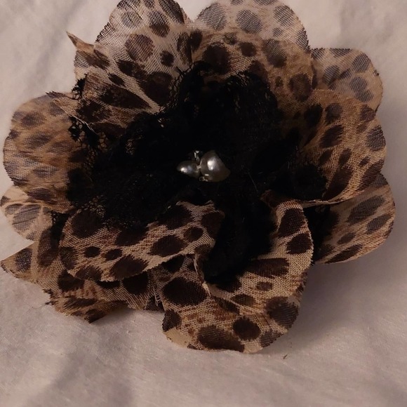 3/$15- Leopard Print Flower Hairclip/ Shirt Pin - Picture 4 of 5